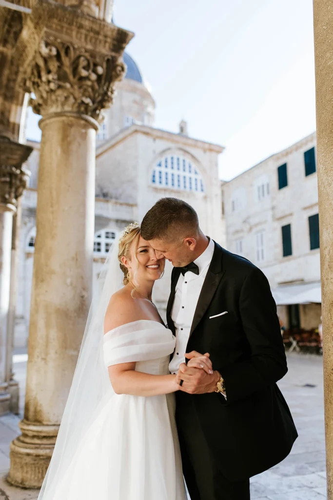 bride and groom posing for photosession